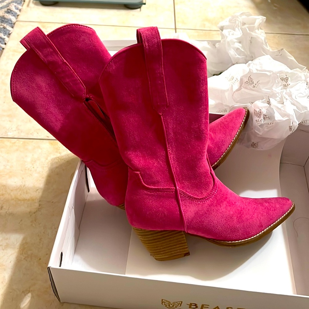 COPY - Pink cowgirl boots! 💗🤠